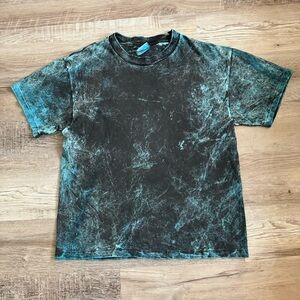 Black and blue acid wash t-shirt
Single stitch super faded Hawaii 
men’s L